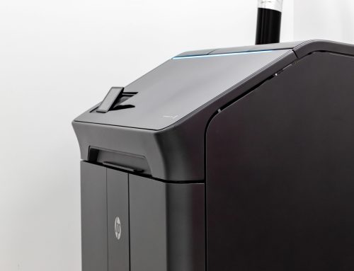 How does the HP 580 MJF printer work?